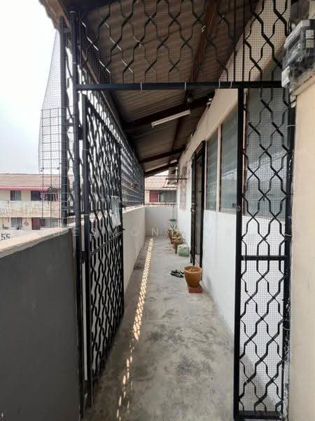 Rumah Flat untuk Dijual di Flat Taman Ungku Tun Aminah - Desmond Yap - Balcony - PropertyGuru.com.my