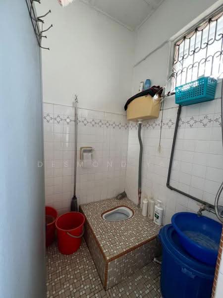 Rumah Flat untuk Dijual di Flat Taman Ungku Tun Aminah - Desmond Yap - Bathroom - PropertyGuru.com.my
