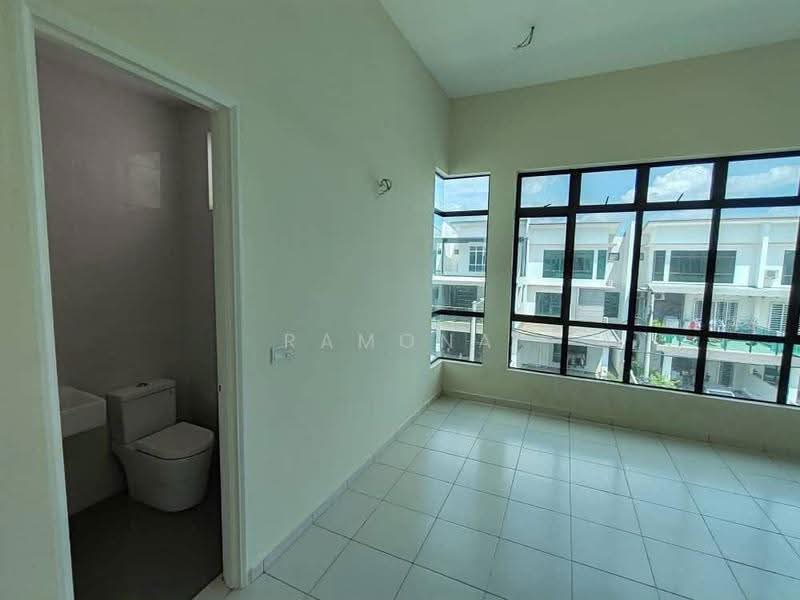 Rumah Teres 2.5-Tingkat untuk Dijual di Taman Ozana Impian (Bukit Katil) - Ramona Tan - Bathroom - PropertyGuru.com.my