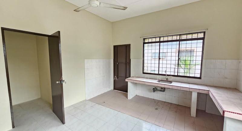 Bungalow House for Sale in Tronoh (Perak) - Amelia Kong - Kitchen - PropertyGuru.com.my