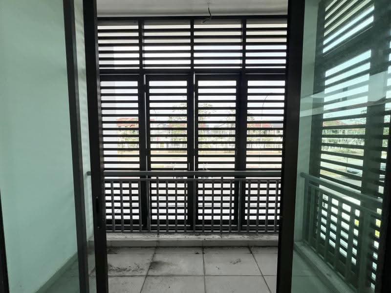 Semi-Detached House for Sale in Bandar Dato Onn (Tebrau) - Yik Tat - Balcony - PropertyGuru.com.my