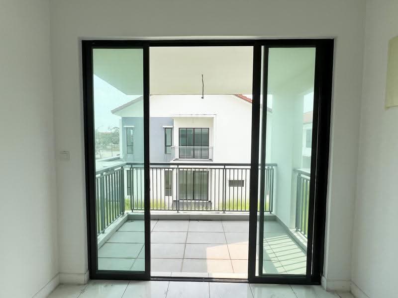 Semi-Detached House for Sale in Bandar Dato Onn (Tebrau) - Yik Tat - Balcony - PropertyGuru.com.my