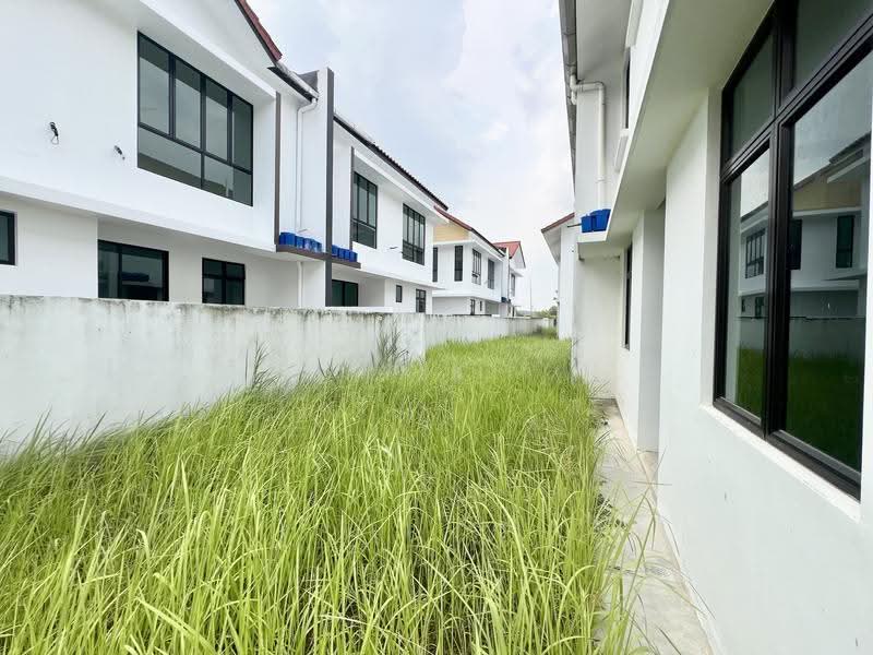 Semi-Detached House for Sale in Bandar Dato Onn (Tebrau) - Yik Tat - PropertyGuru.com.my