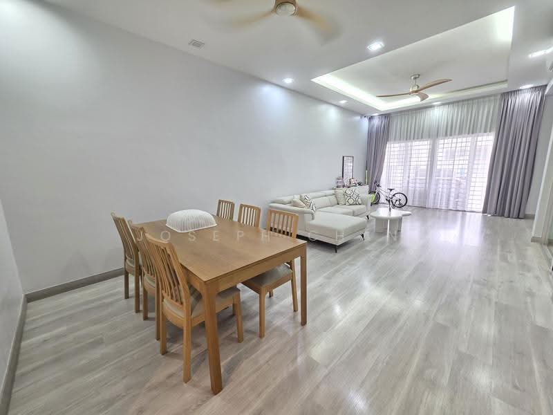 2-storey Terraced House for Sale in Taman Cahaya Alam (Shah Alam) - Joseph Chan - Living Room - PropertyGuru.com.my