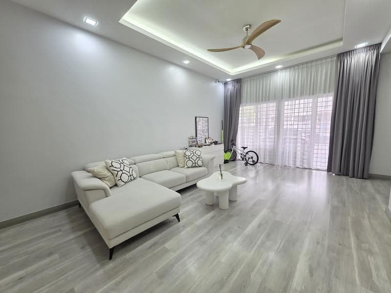 2-storey Terraced House for Sale in Taman Cahaya Alam (Shah Alam) - Joseph Chan - Living Room - PropertyGuru.com.my