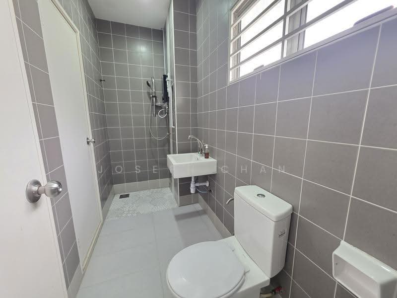 2-storey Terraced House for Sale in Taman Cahaya Alam (Shah Alam) - Joseph Chan - Bathroom - PropertyGuru.com.my