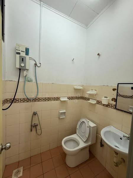Rumah Teres 1-Tingkat untuk Dijual di Taman Mutiara Rini (Skudai) - Siau Tong Ling - Bathroom - PropertyGuru.com.my