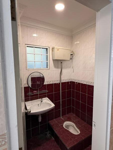 2-storey Terraced House for Sale in Taman Wawasan (Puchong) - Junbin Low - Bathroom - PropertyGuru.com.my
