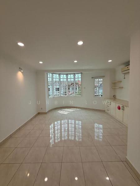 2-storey Terraced House for Sale in Taman Wawasan (Puchong) - Junbin Low - Living Room - PropertyGuru.com.my