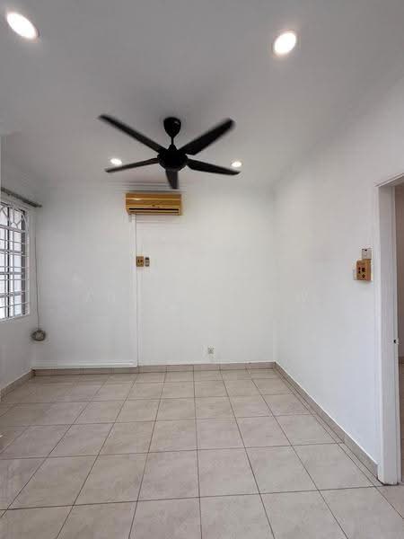 2-storey Terraced House for Sale in Taman Wawasan (Puchong) - Junbin Low - Living Room - PropertyGuru.com.my