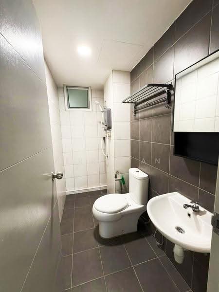 Kondominium untuk Disewa di Fairview Residence - Jerry Tan - Bathroom - PropertyGuru.com.my
