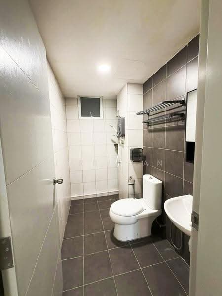 Kondominium untuk Disewa di Fairview Residence - Jerry Tan - Bathroom - PropertyGuru.com.my