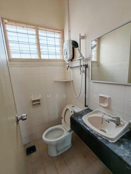 Rumah Teres untuk Disewa di Usj 2 (Subang Jaya) - James Loh - Bathroom - PropertyGuru.com.my