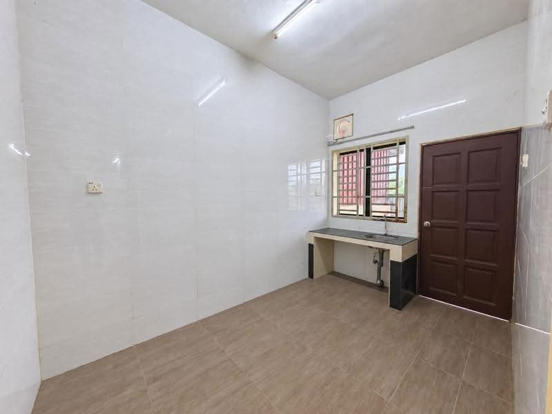 Rumah Teres 2-Tingkat untuk Dijual di Taman Bukit Pasir (Batu Pahat) - Sufi Norman - Kitchen - PropertyGuru.com.my