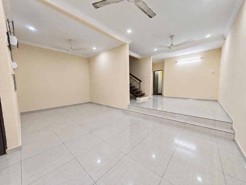 Rumah Teres 2-Tingkat untuk Dijual di Taman Bukit Pasir (Batu Pahat) - Sufi Norman - Living Room - PropertyGuru.com.my