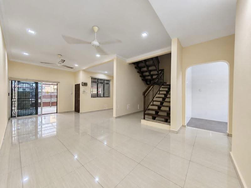 Rumah Teres 2-Tingkat untuk Dijual di Taman Bukit Pasir (Batu Pahat) - Sufi Norman - Living Room - PropertyGuru.com.my