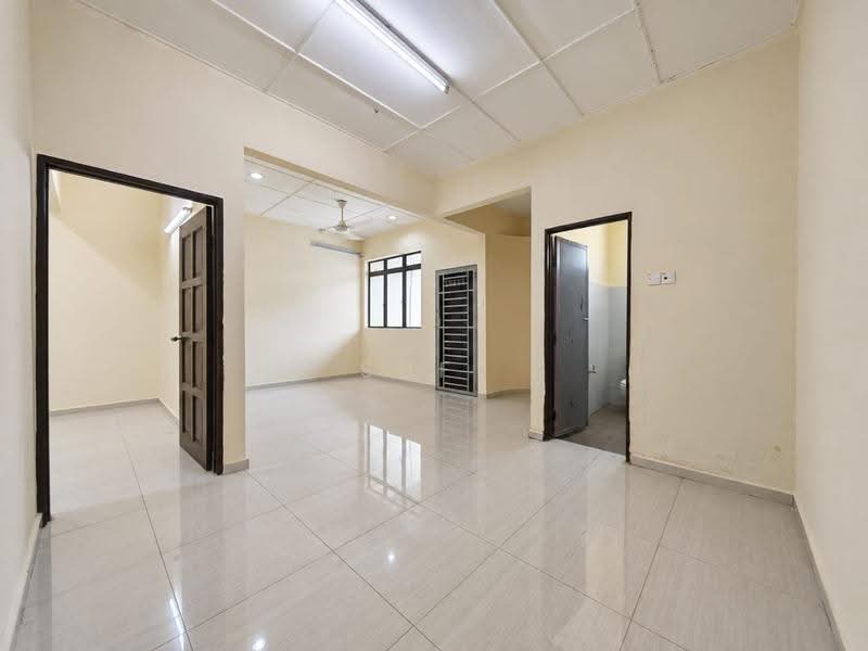 Rumah Teres 2-Tingkat untuk Dijual di Taman Bukit Pasir (Batu Pahat) - Sufi Norman - Living Room - PropertyGuru.com.my