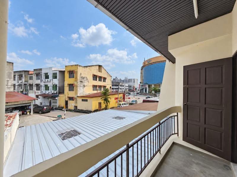 Rumah Teres 2-Tingkat untuk Dijual di Taman Bukit Pasir (Batu Pahat) - Sufi Norman - Balcony - PropertyGuru.com.my