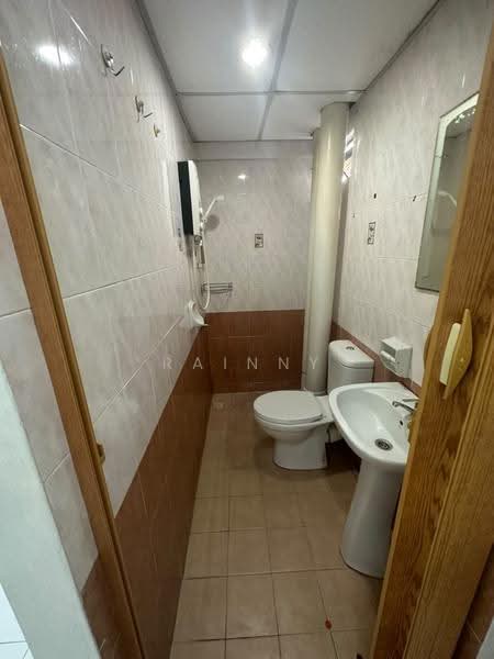 Apartment for Rent at University Place (Plaza Ivory) - Rainny Wong - Bathroom - PropertyGuru.com.my