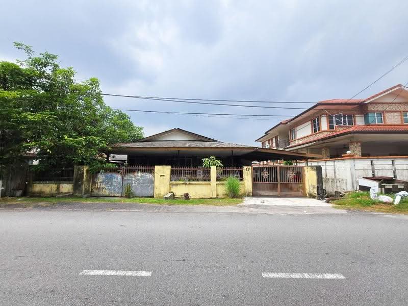 Bungalow House for Sale in Kampung Lembah Jaya Selatan (Ampang) - Azli Ibrahim - Exterior - PropertyGuru.com.my