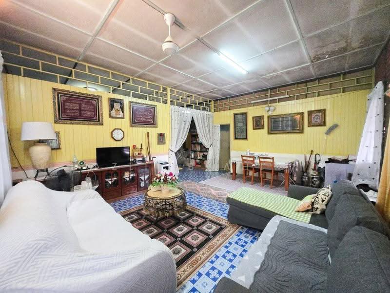 Bungalow House for Sale in Kampung Lembah Jaya Selatan (Ampang) - Azli Ibrahim - Living Room - PropertyGuru.com.my