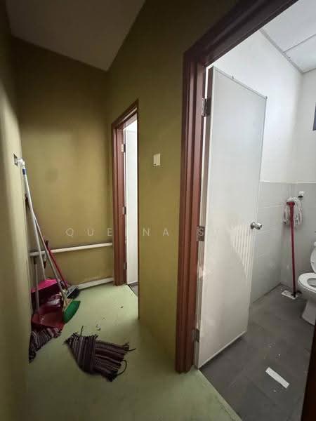 Shop / Office for Rent in Taman Gaya (Ulu Tiram) - Queena Sim - Corridor - PropertyGuru.com.my