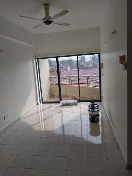 Kondominium untuk Disewa di Pierce Palace - Kaze Kang - Balcony - PropertyGuru.com.my