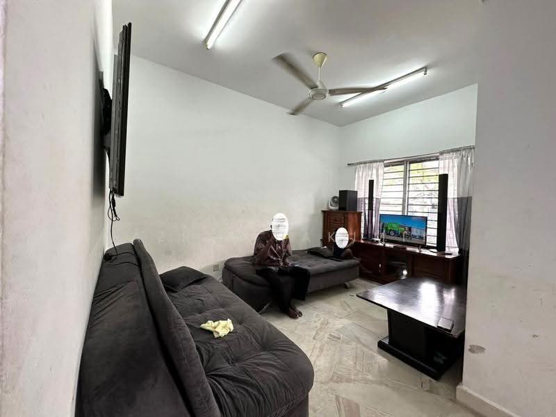 2-storey Terraced House for Sale in Alam Perdana (Puncak Alam) - Nazrin Hakimin - Living Room - PropertyGuru.com.my