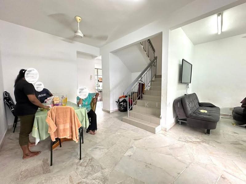 2-storey Terraced House for Sale in Alam Perdana (Puncak Alam) - Nazrin Hakimin - Living Room - PropertyGuru.com.my