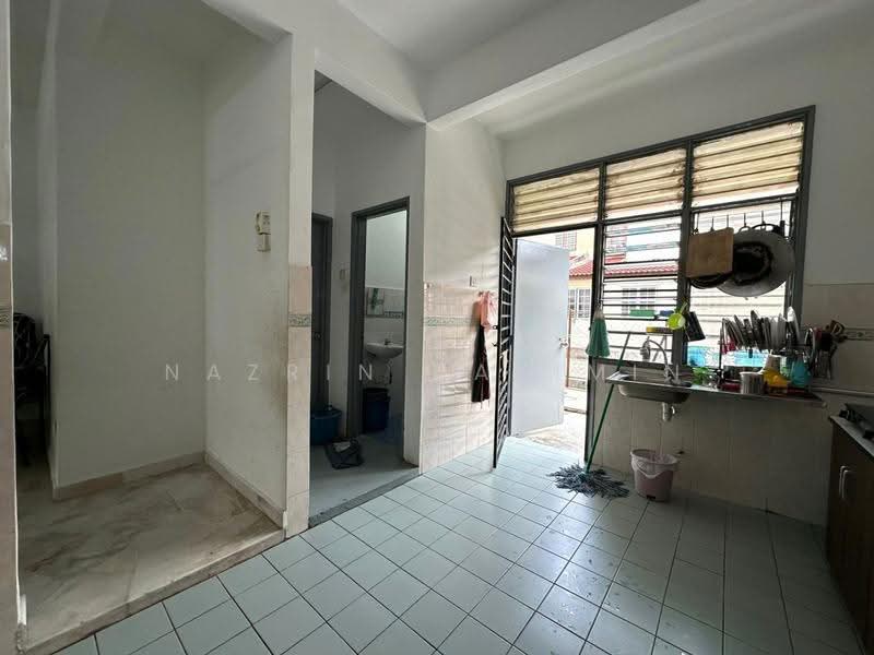 2-storey Terraced House for Sale in Alam Perdana (Puncak Alam) - Nazrin Hakimin - Kitchen - PropertyGuru.com.my