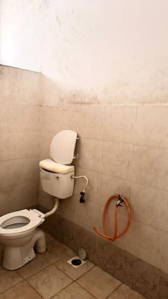 Shop / Office untuk Disewa di Taman Setia Indah (Tebrau) - Samuel Lee - Bathroom - PropertyGuru.com.my
