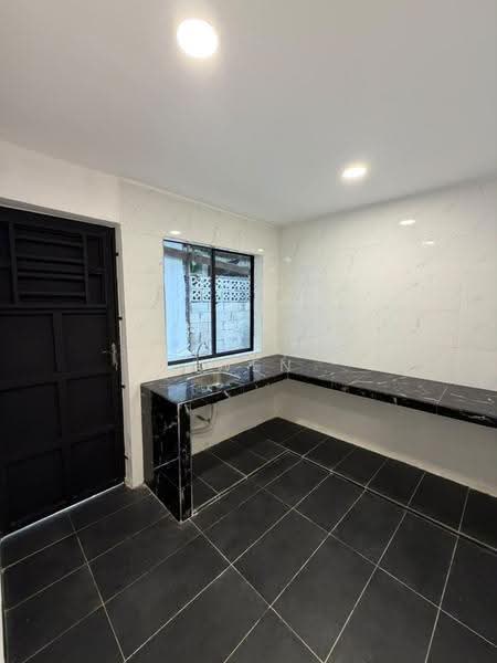 Rumah Teres 2-Tingkat untuk Dijual di Taman Johor Jaya (Johor Bahru) - Iwen Yap - Kitchen - PropertyGuru.com.my