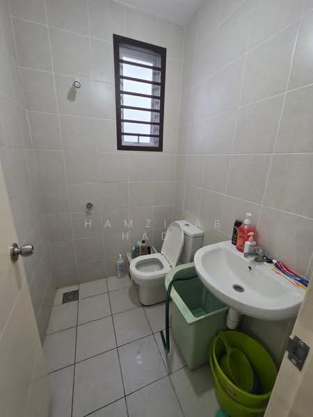Rumah Teres 1-Tingkat untuk Dijual di Taman Tiara Sendayan (Bandar Sri Sendayan) - Hamzi Ab Hadi - Bathroom - PropertyGuru.com.my