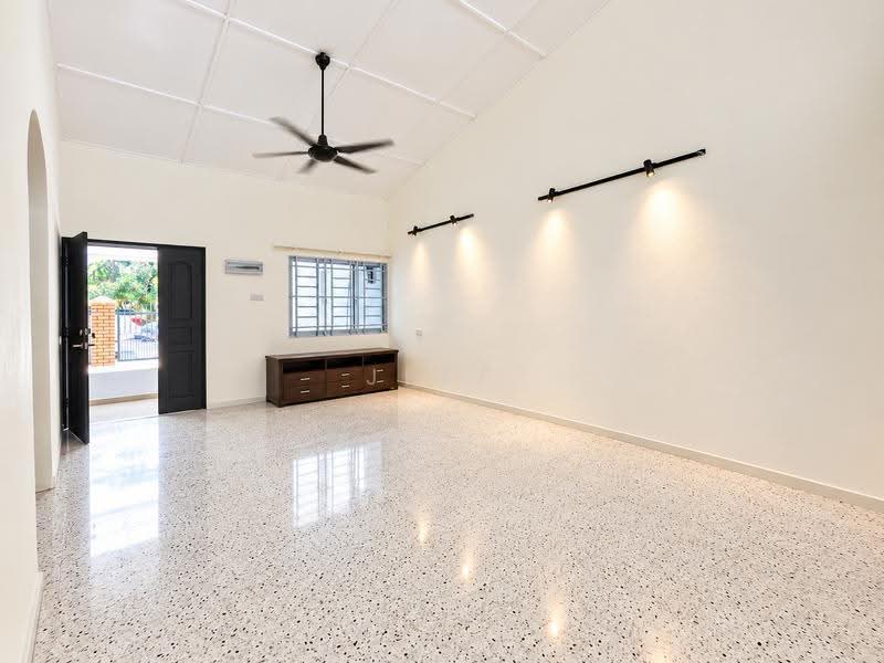 Rumah Berkembar untuk Disewa di Taman Sri Tebrau (Johor Bahru) - Jeff Ling - Living Room - PropertyGuru.com.my