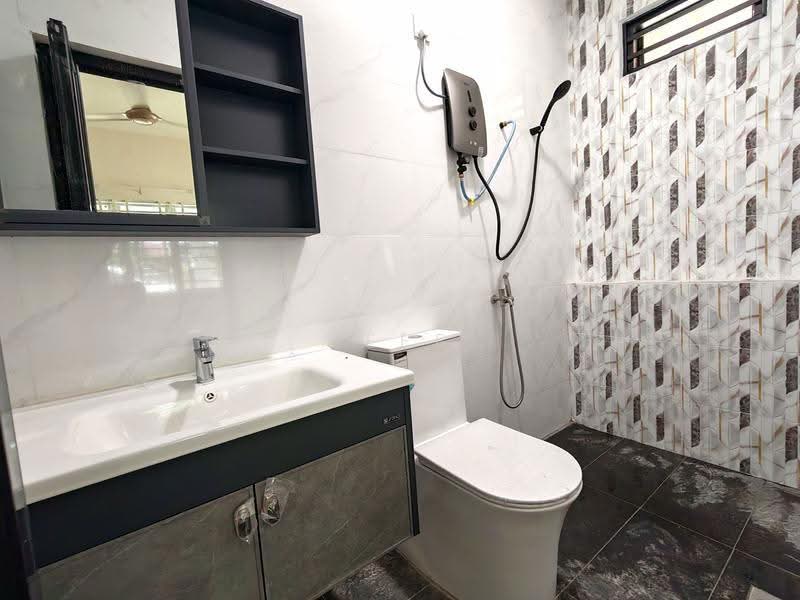 Rumah Berkembar untuk Disewa di Taman Sri Tebrau (Johor Bahru) - Jeff Ling - Bathroom - PropertyGuru.com.my