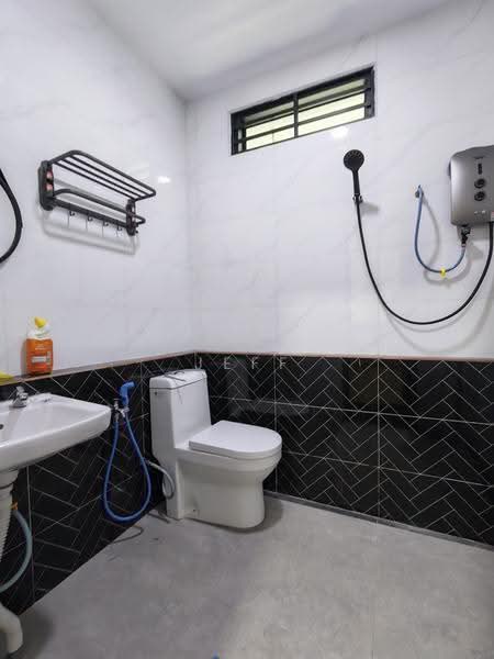 Rumah Berkembar untuk Disewa di Taman Sri Tebrau (Johor Bahru) - Jeff Ling - Bathroom - PropertyGuru.com.my