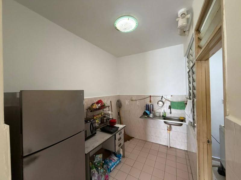 Apartment for Sale at Idaman Senibong - Kym Kee - Kitchen - PropertyGuru.com.my