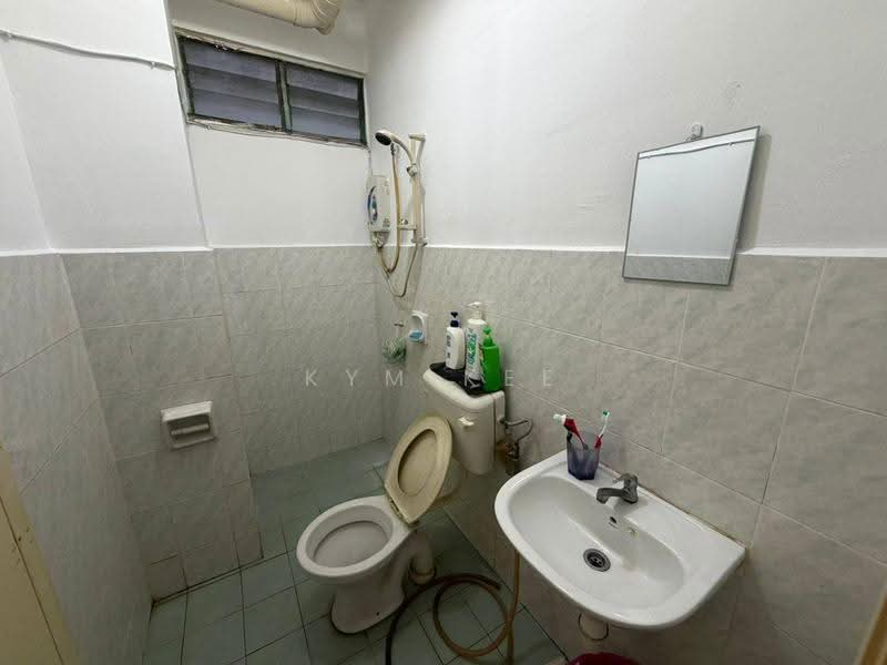 Apartment for Sale at Idaman Senibong - Kym Kee - Bathroom - PropertyGuru.com.my