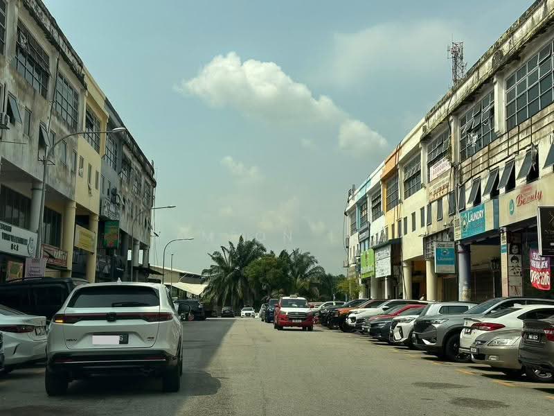 Shop / Office for Sale in Bandar Country Homes (Rawang) - Samson Lee - Exterior - PropertyGuru.com.my