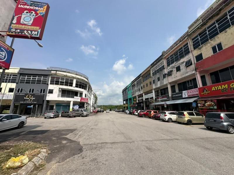 Shop / Office for Sale in Bandar Country Homes (Rawang) - Samson Lee - Exterior - PropertyGuru.com.my