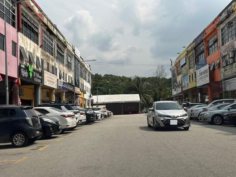 Shop / Office for Sale in Bandar Country Homes (Rawang) - Samson Lee - Exterior - PropertyGuru.com.my