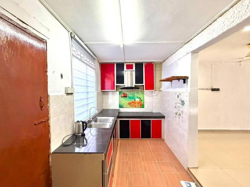 Terraced House for Sale in Taman Selayang Jaya (Selayang) - Nazrin Hakimin - Kitchen - PropertyGuru.com.my