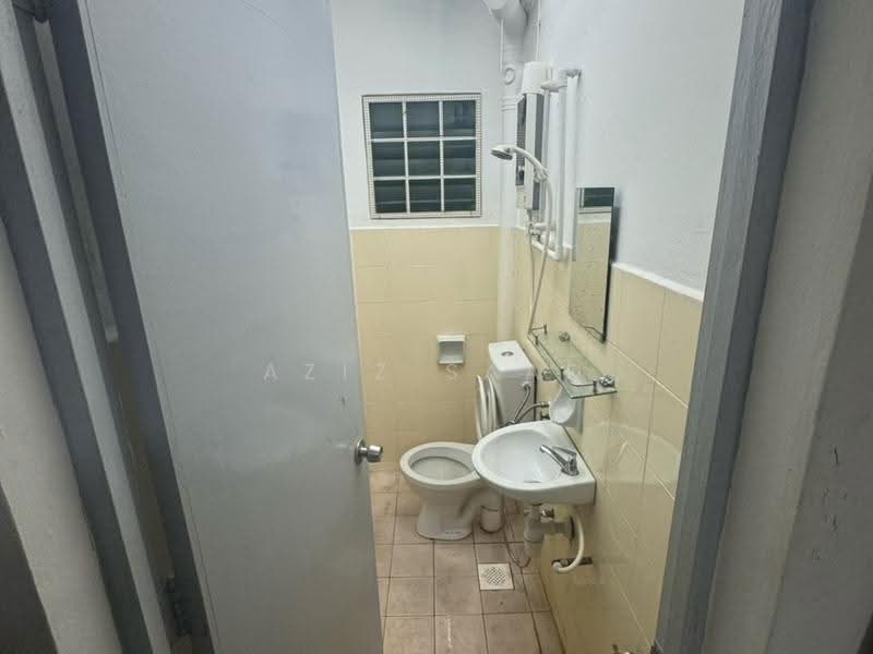 Apartment for Sale at saujana apartment - Aziz Saad - Bathroom - PropertyGuru.com.my