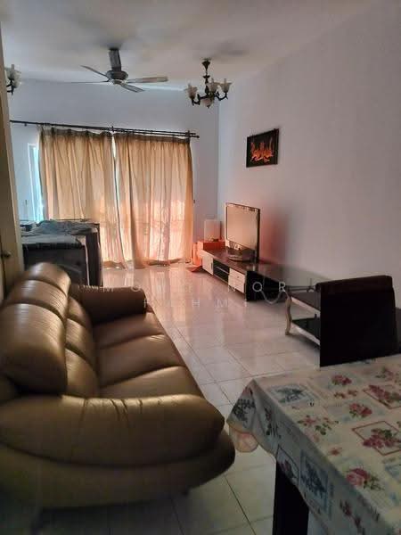 Rumah Teres 2-Tingkat untuk Dijual di Taman Bukit Subang (Shah Alam) - Mohd Nor Fahmi - Living Room - PropertyGuru.com.my