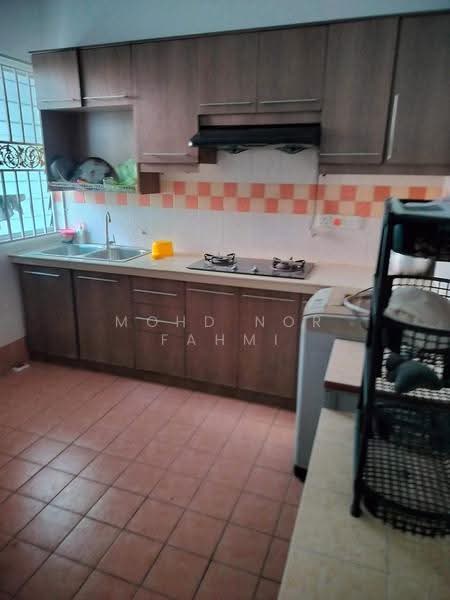 Rumah Teres 2-Tingkat untuk Dijual di Taman Bukit Subang (Shah Alam) - Mohd Nor Fahmi - Kitchen - PropertyGuru.com.my