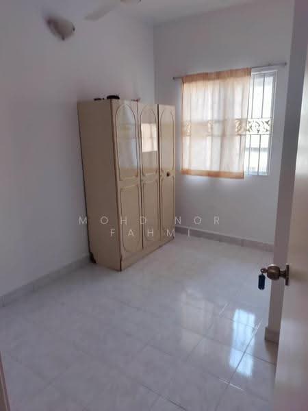 Rumah Teres 2-Tingkat untuk Dijual di Taman Bukit Subang (Shah Alam) - Mohd Nor Fahmi - Bedroom - PropertyGuru.com.my