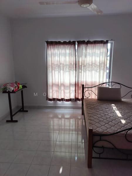 Rumah Teres 2-Tingkat untuk Dijual di Taman Bukit Subang (Shah Alam) - Mohd Nor Fahmi - Bedroom - PropertyGuru.com.my