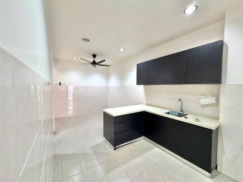 Terraced House for Sale in Kota Emerald (Rawang) - Nazrin Hakimin - Kitchen - PropertyGuru.com.my
