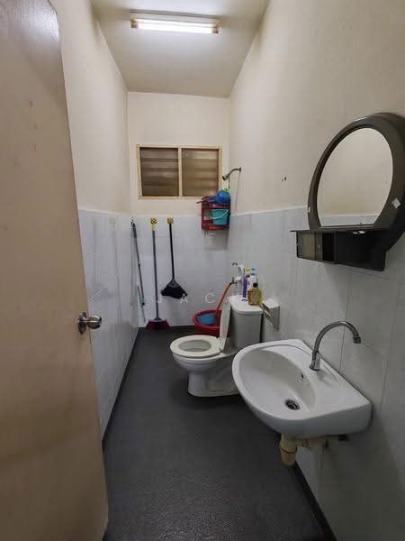 Apartment for Sale at Sri Awana Townhouse - Jack Chai - Bathroom - PropertyGuru.com.my