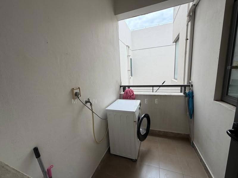 Kediaman Servis untuk Dijual di R&F Princess Cove Phase 1 - Mindy Lee - Balcony - PropertyGuru.com.my